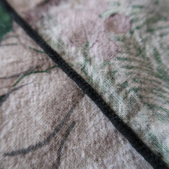 VTG Charter Club White Poinsettia Christmas Tablecloth & Napkins - Picture 7 of 8